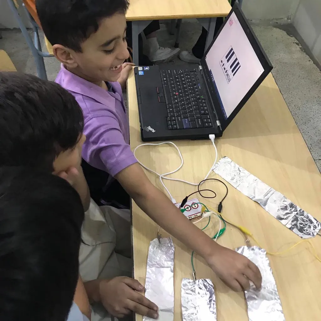 DIY touch-controlled piano using Makey Makey